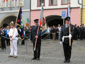 Slavnostní dekorování praporu v Litoměřicích